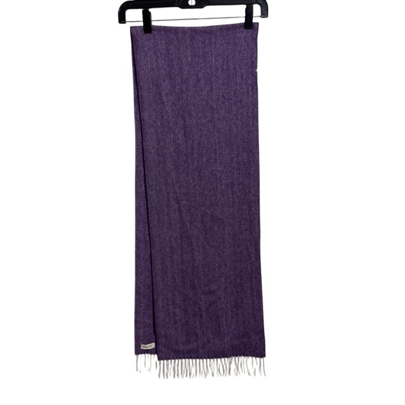 Magee cashmere scarf with fringe - Picture 4 of 8